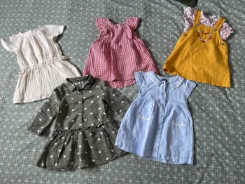 Lot 5 robes 12 mois
