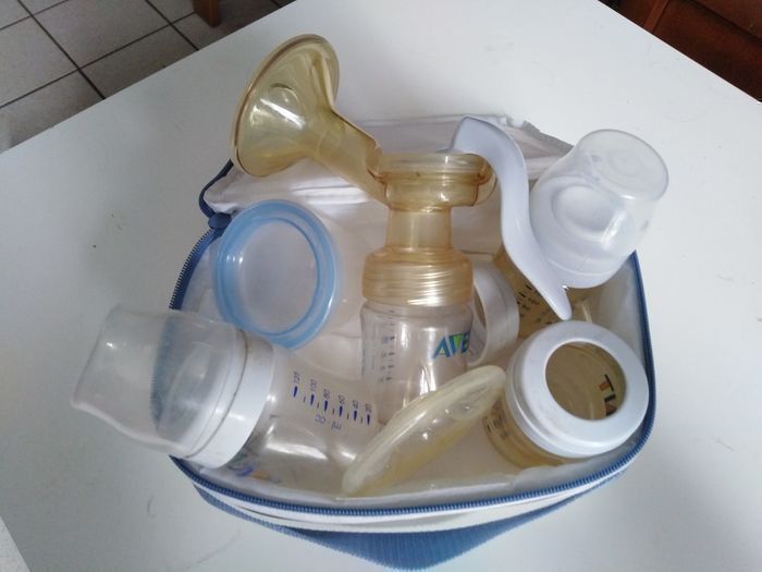 Lot Pochette transport avec son tire lait manuel avent, allaitement, biberons, puériculture, transport - photo numéro 2