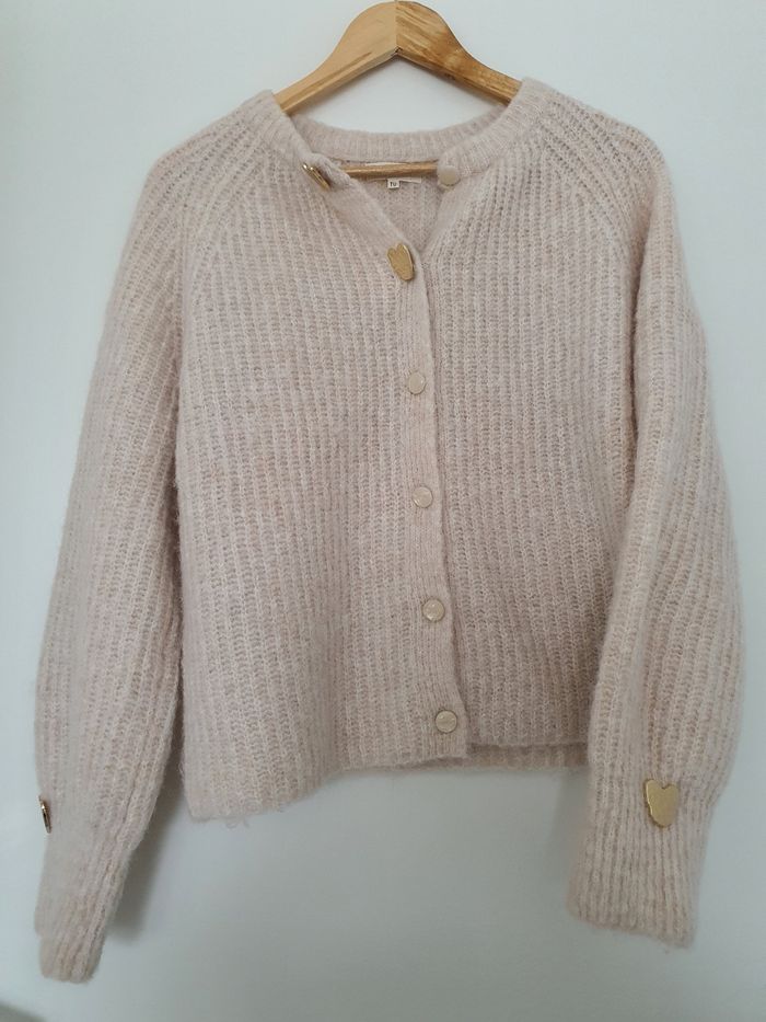 Pull cardigan laine broche dorée - photo numéro 2