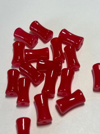 B27, 17 perles bambous en verre rouge