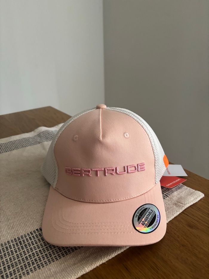Casquette Gertrude rose avec étiquette ! - photo numéro 5