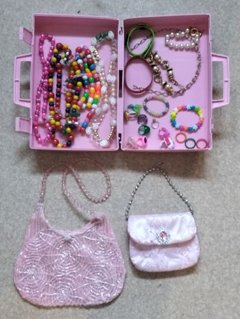 Valise avec bijoux enfants