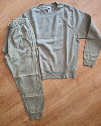 Ensemble jogging Nike taille S TBE
