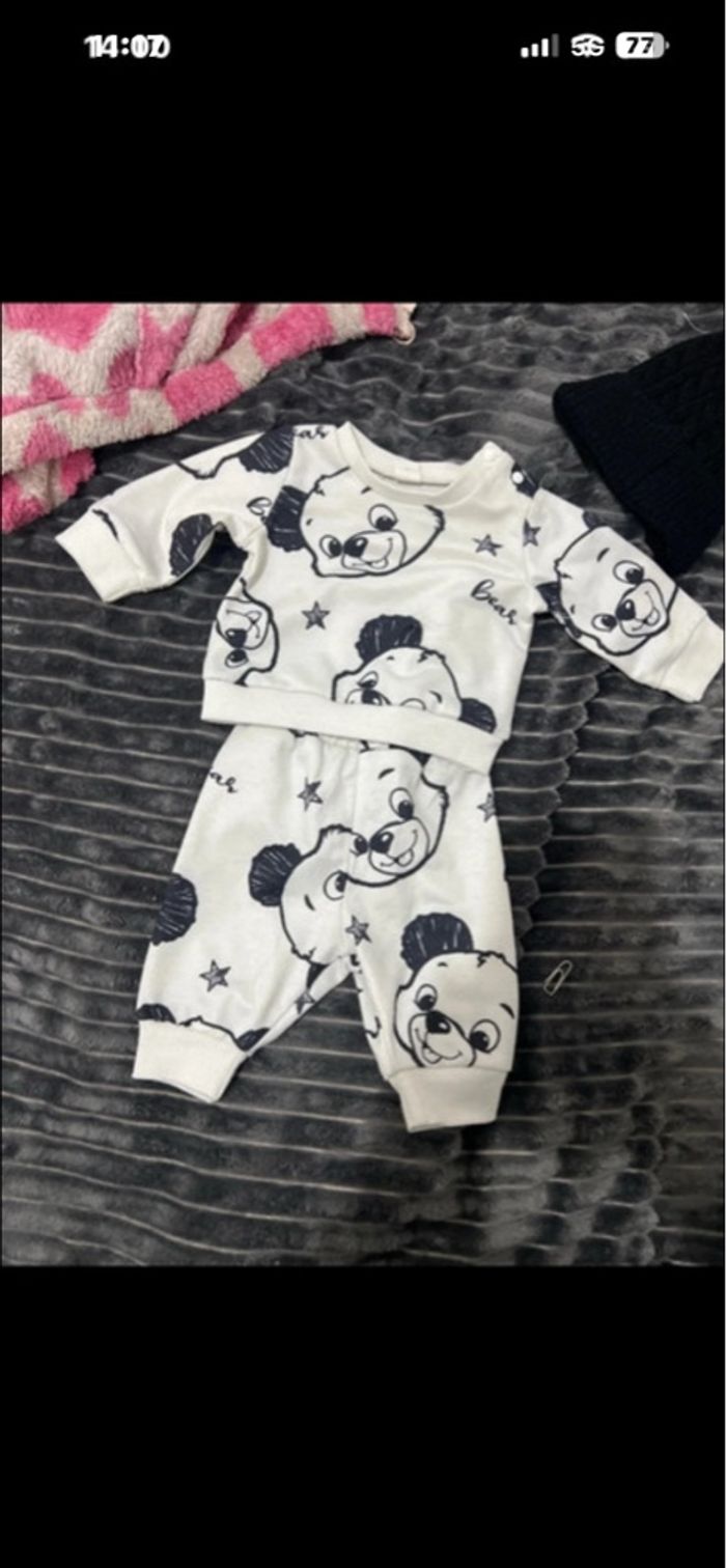 Ensemble 0-1 mois - photo numéro 2