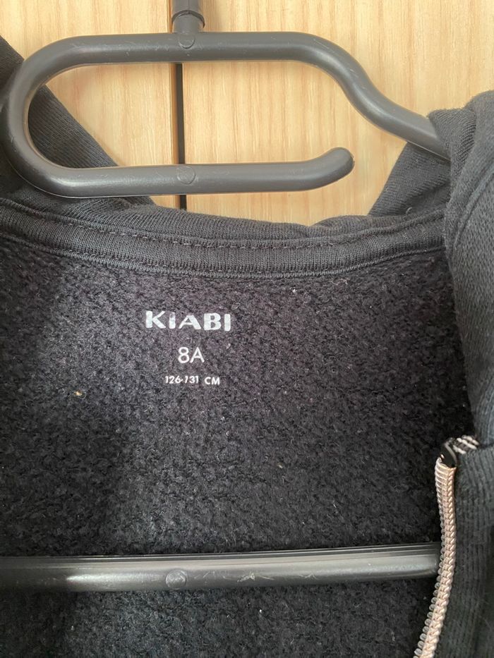 Veste noire à capuche  Kiabi  8 ans  3€ - photo numéro 4
