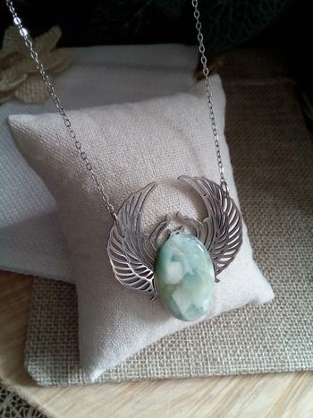 Collier argenté scarabée en pierre d'hémimorphite