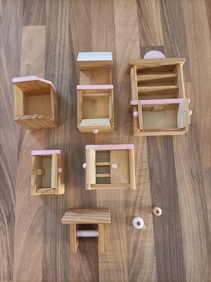 Petits meubles en bois pour maison poupée ou lutins farceurs - photo numéro 4