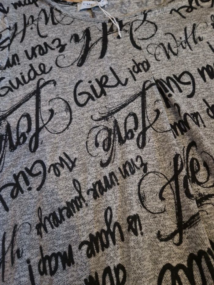 Robe courte chiné avec écritures noires coupe babydoll 🪐Taille Unique🪐 - photo numéro 2