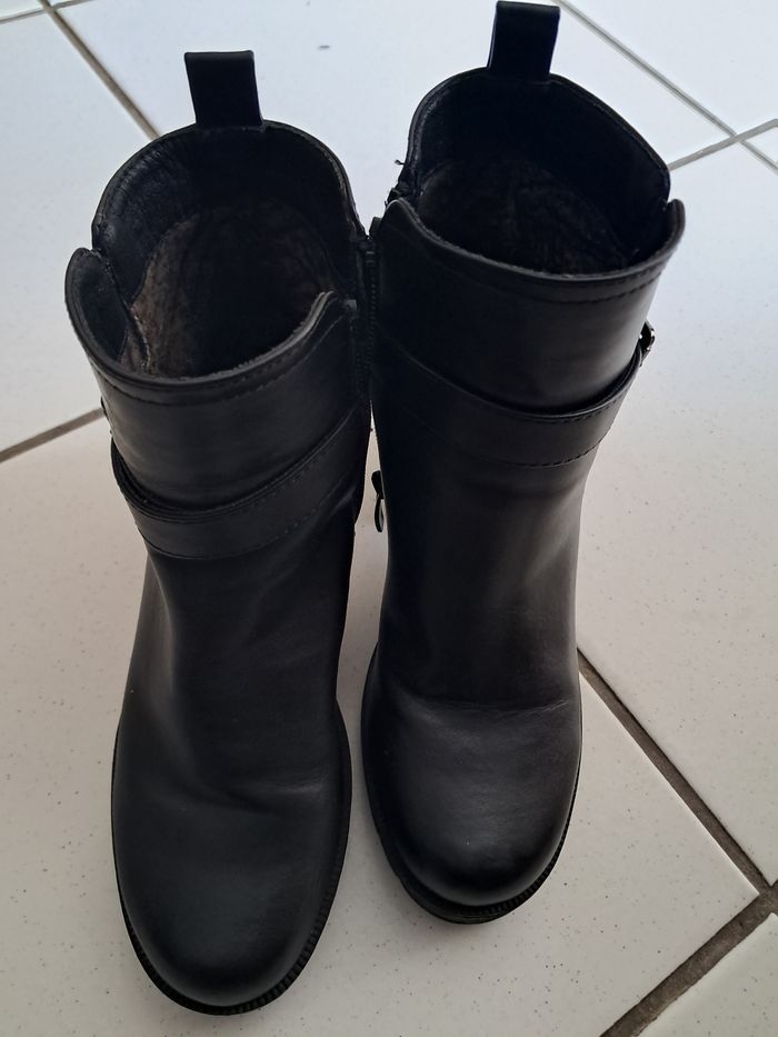 Bottines noires à boucles pointure 36