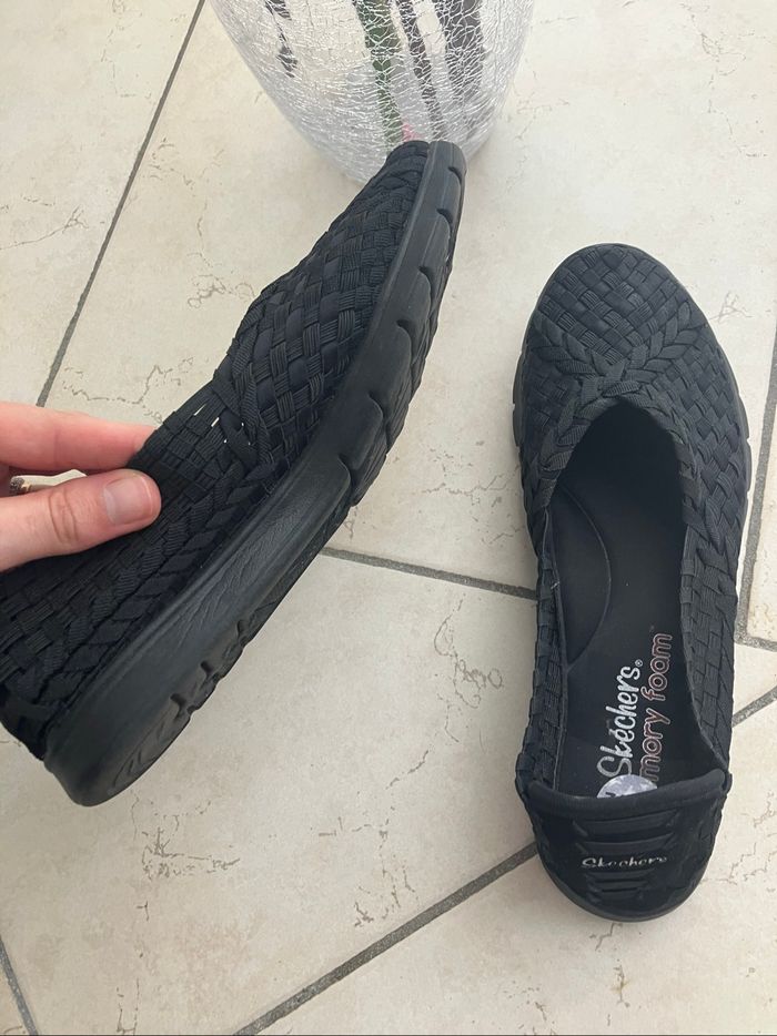 Très belles Skechers noires T. 38,5-39 Neuves - photo numéro 4
