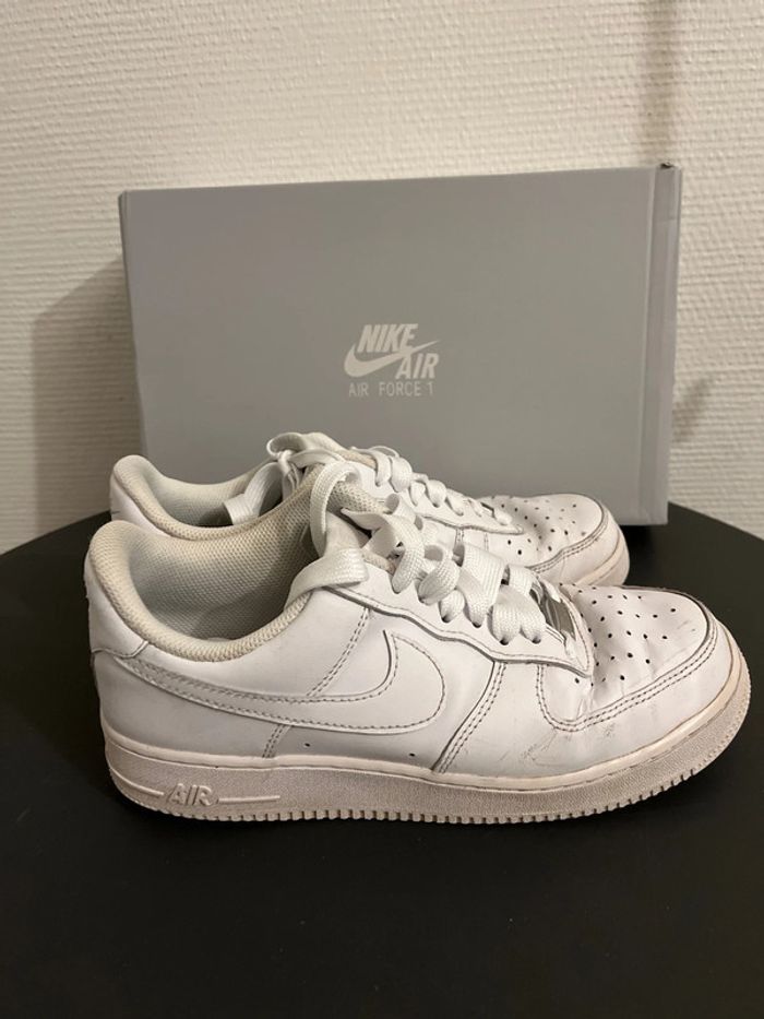 Baskets blanches Nike Air Force1 pointure 40.5 - photo numéro 3