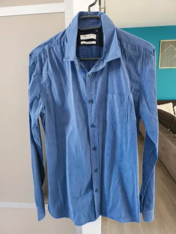 chemises manches longues Teddy Smith taille S en excellent état bleue et blanche rayures