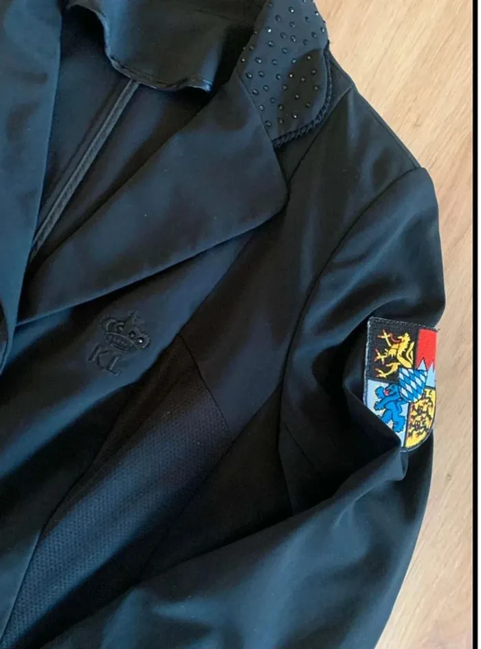Veste de  Concours d’Équitation  Kingsland  Taille  34, Logo Brodé,  Strass au  Col,  Très  Bon État - photo numéro 3
