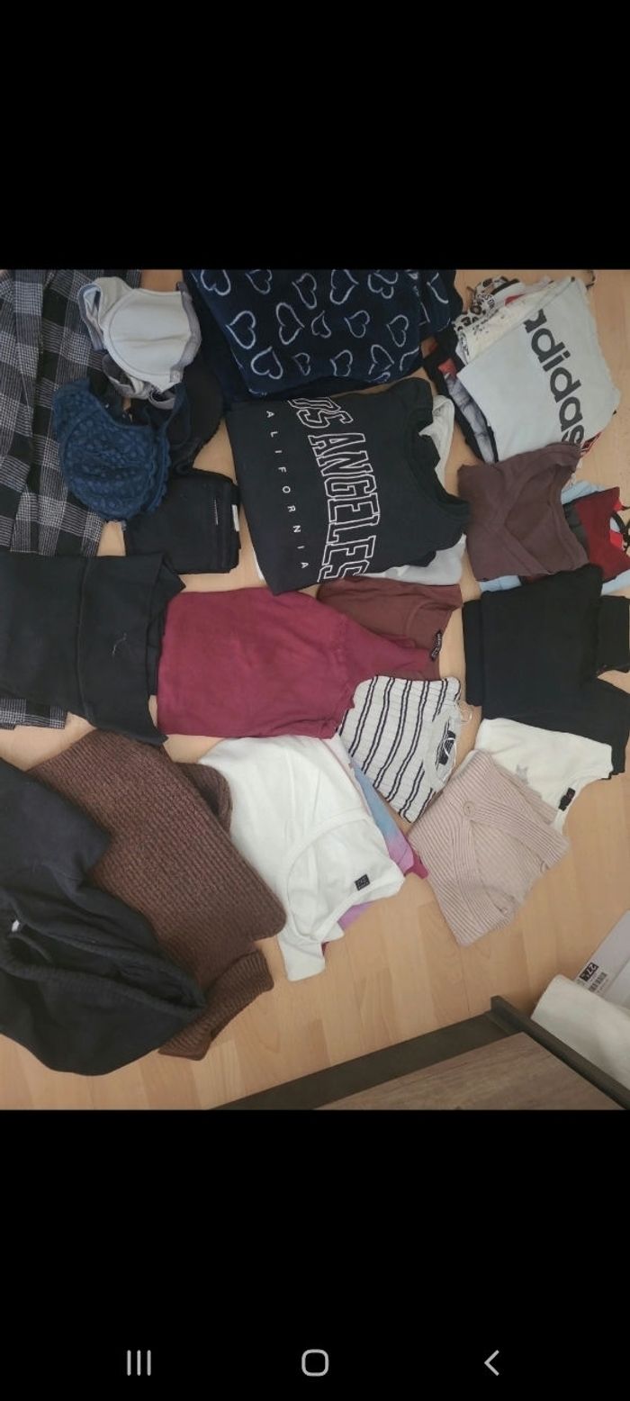 Lot de vêtements taille S - photo numéro 3
