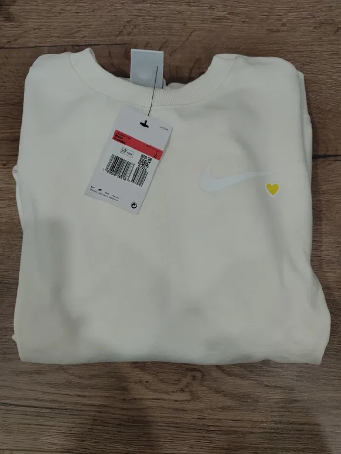 Sweat nike neuf, modèle heart - photo numéro 2