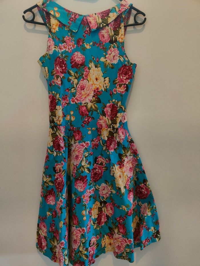 Robe décolletée - photo numéro 3