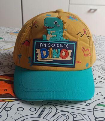 Petite casquette enfant neuve thème Dinosaures jaune et bleue