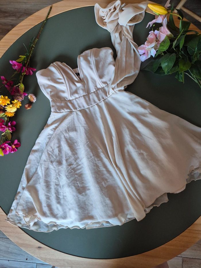 Robe bustier beige avec noeuf taille 38 - photo numéro 2