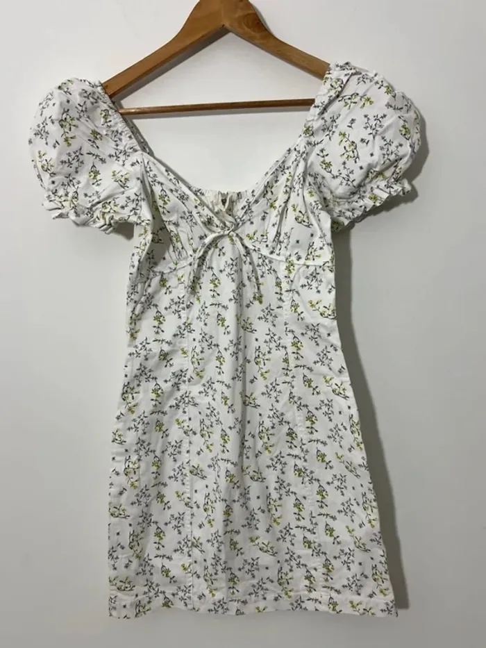 Robe fleurie blanche