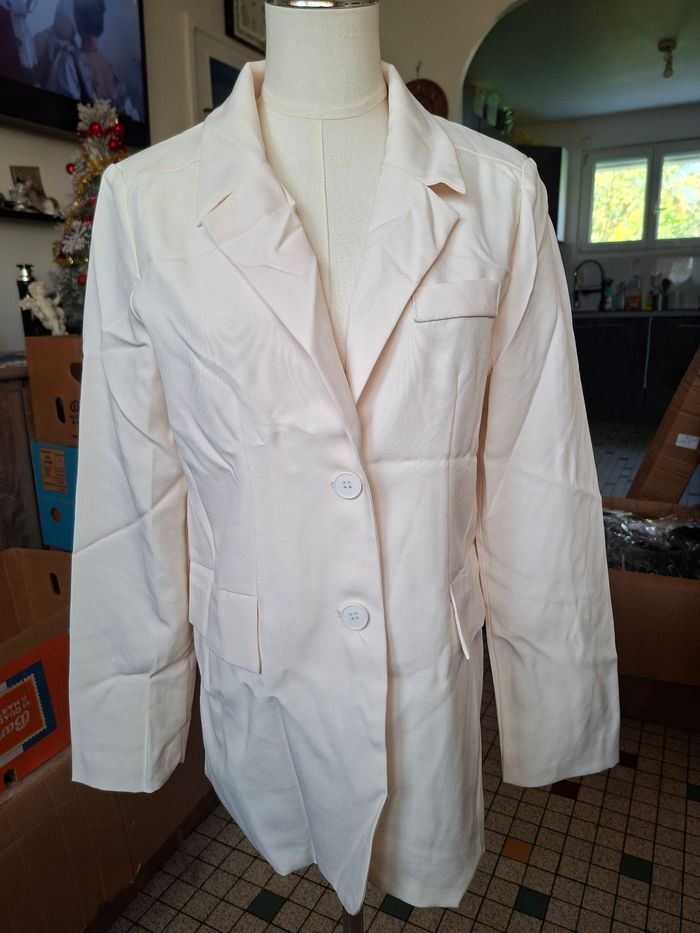 Blazer creme femme neuve taille 42 prix 6 euro