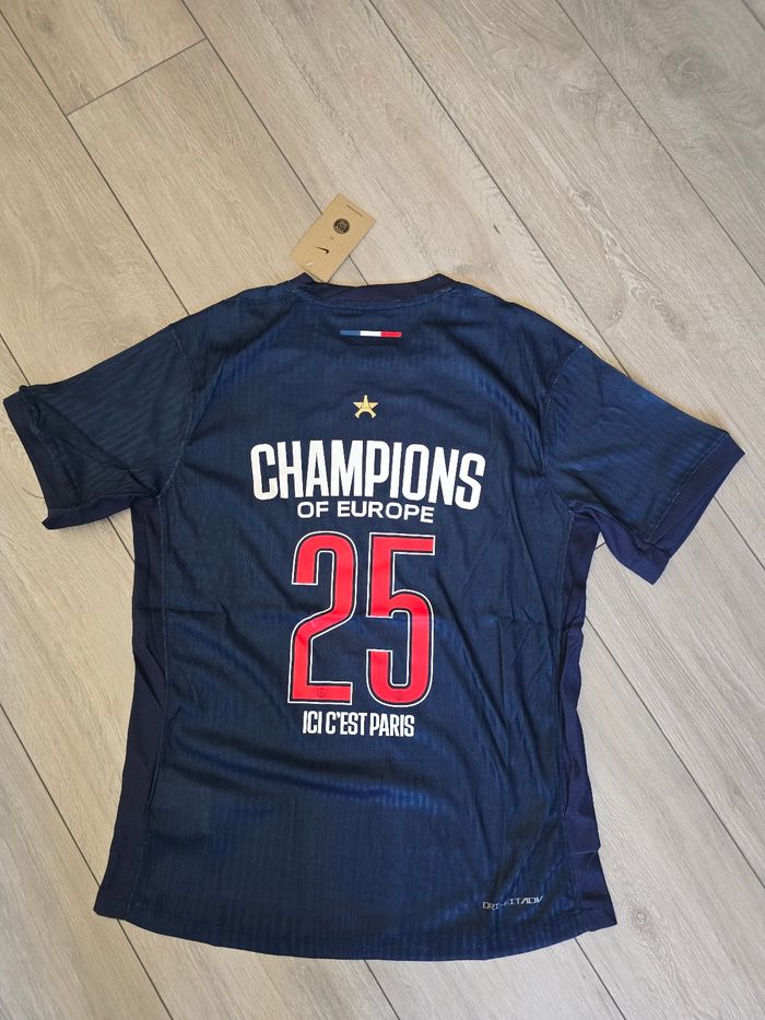 Tshirt psg taille L - photo numéro 2