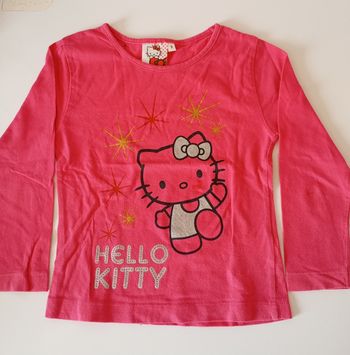 Tee-shirt manches longues.3 ans . Coton rose fushia ,motifs pailletés argent et or .Hello Kitty. Très bon état.