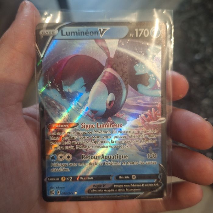 Carte Pokemon  Luminéon  V   040/172  Stars Etincelantes  FR