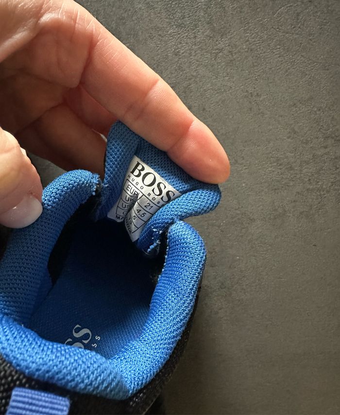 Basket hugo boss pointure 21 bleue et noire - photo numéro 5