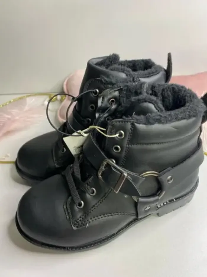 Bottines fourrées fille (neuf) - Taille 32 - photo numéro 6