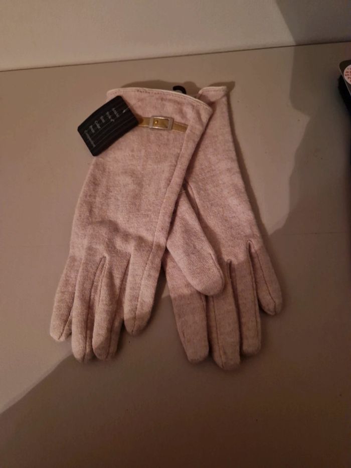 Lot de gants neufs. - photo numéro 2