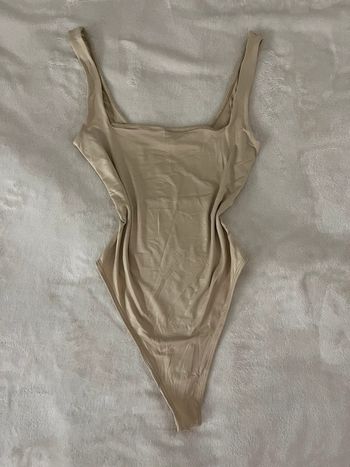 body beige Bershka