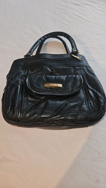 Sac à main noir cuir agneau- multipoches compact et pratique