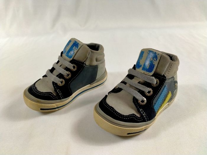 Leloupblanc-20-baskets gris/bleu (neuf)