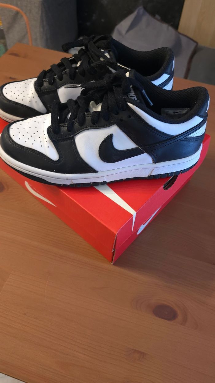 😍🤩🥰👌superbes Baskets dunk low NIKE  (mises 2 fois)!!!! Pointure 37.5 mixtes🌺😍🤩👌 - photo numéro 3