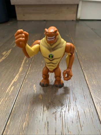 Figurine ben 10 enormosaure