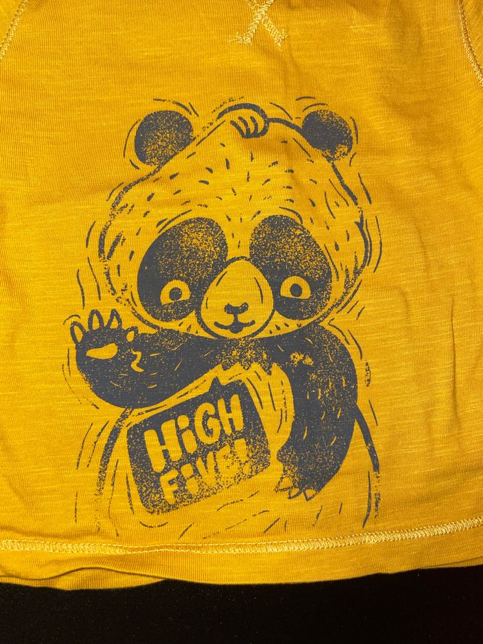 T-shirt manches longues Kiabi jaune moutarde taille 9 mois motif panda - photo numéro 3