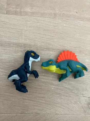 Lot de 2 figurines dinosaures jurassic parc mattel