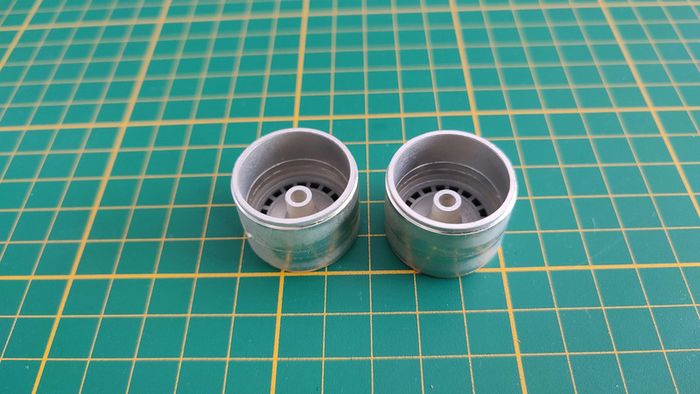 Lot x2 jantes arrière BBS pièce miniature Burago Bburago Bugatti EB110 1991 1/18 1/18e 1/18ème #C58 - photo numéro 2