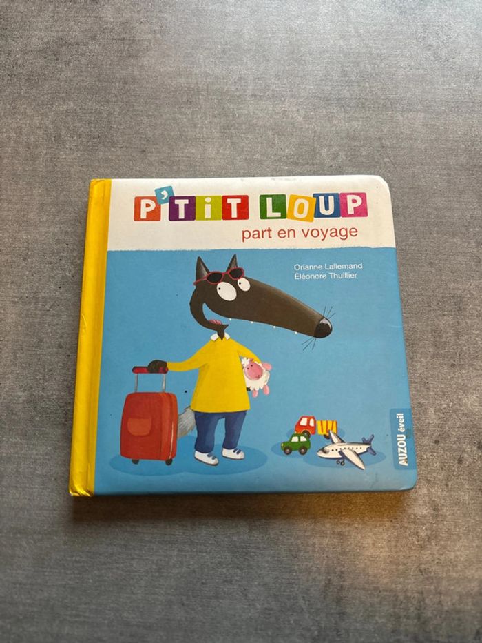 Livre petit loup part en voyage