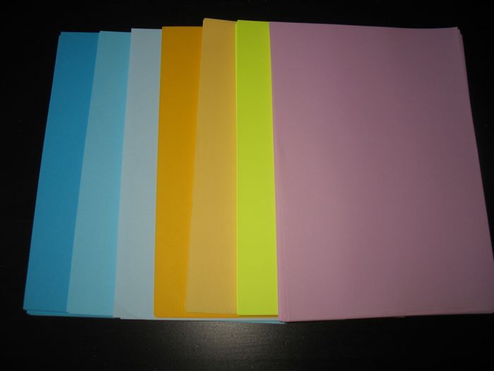 LOT DE 273 FEUILLES A4 - DIVERSES COULEURS - 80 GR - n°33