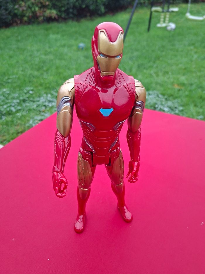 Figurine marvel iron man titan