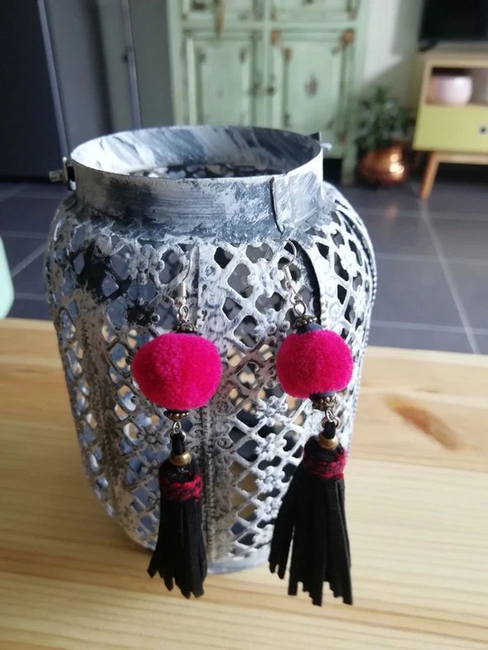 Boucles pompons fuchsia fait main