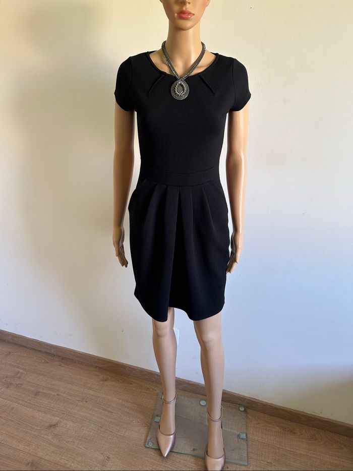 Robe noire à manches courtes Morgan taille 34 jamais portée - photo numéro 3