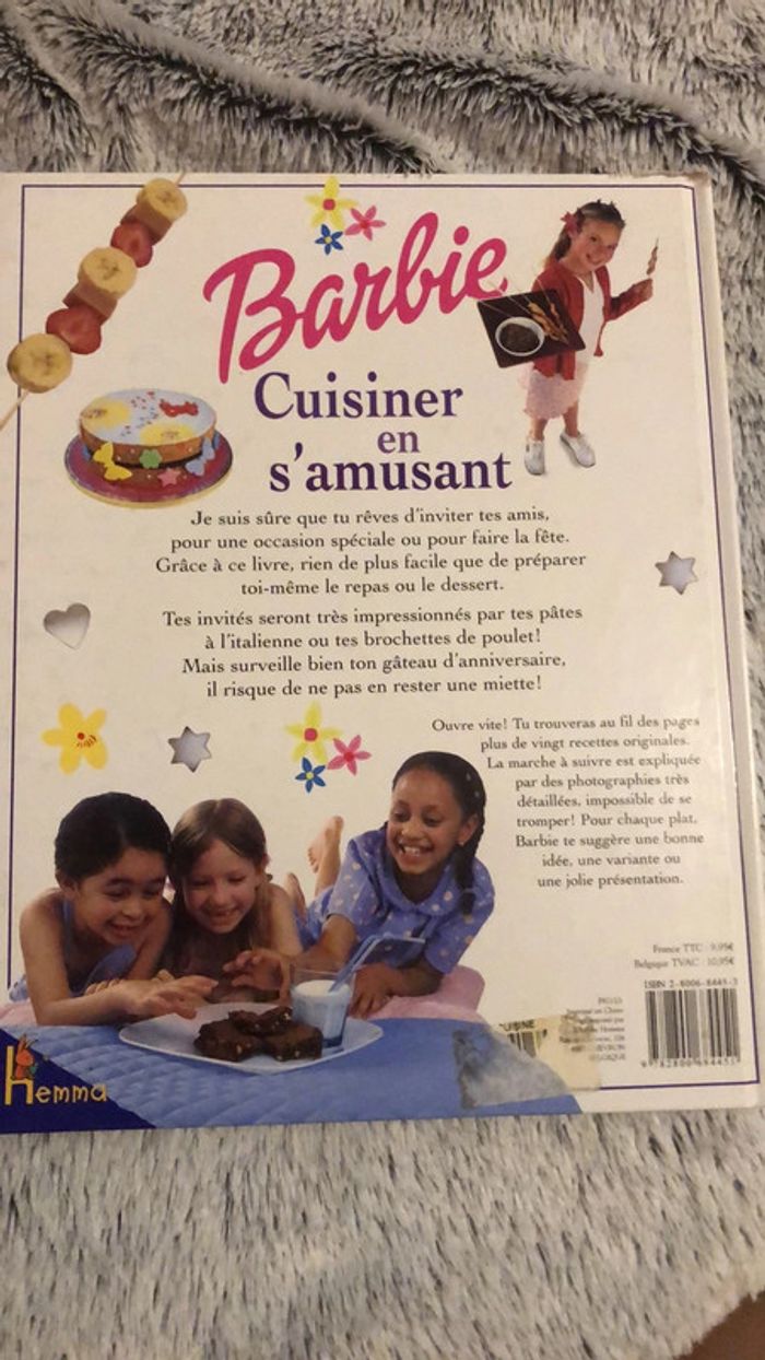 Barbie cuisine en s’amusant - photo numéro 2
