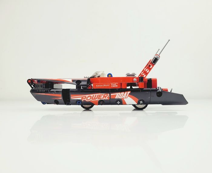 Bateau de course Lego Technic - rèf. 42089 - photo numéro 2