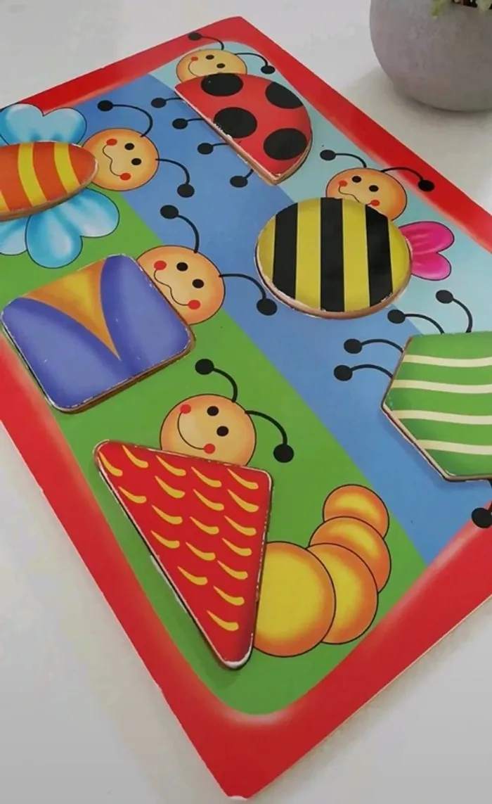 Puzzle en bois et reconnaissance des formes - photo numéro 2