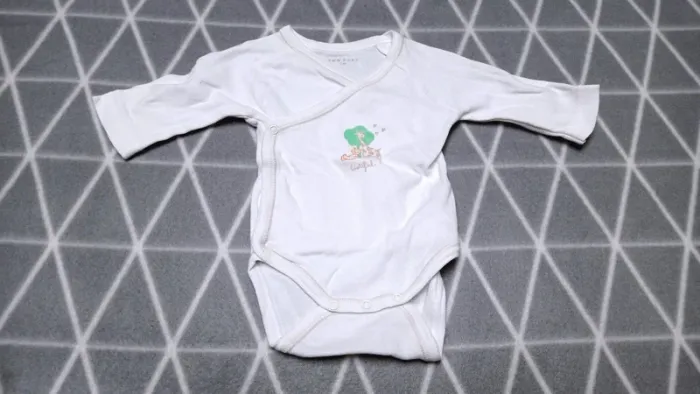 đŠ Lot 4 pyjamas hiver + 2 bodies manches longues, bĂ©bĂ© garçon 1 mois - photo numĂ©ro 3