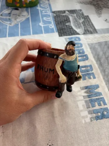 Marin avec tonneau rhum 8cm