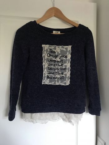 Pull bleu marine et dentelle
