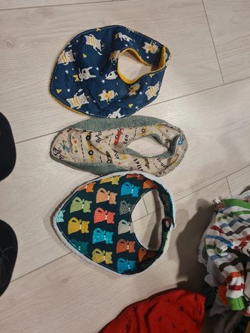 Lot 4 bavoirs bandana bebe